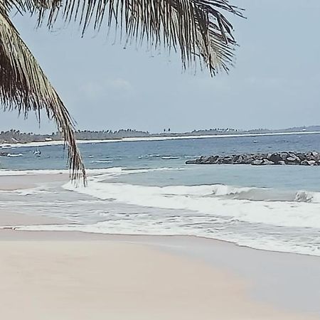 Rock Paradise Beach Hotel & Restaurent タンガラ エクステリア 写真