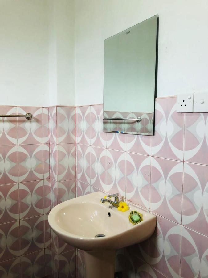 Rock Paradise Beach Hotel & Restaurent タンガラ エクステリア 写真