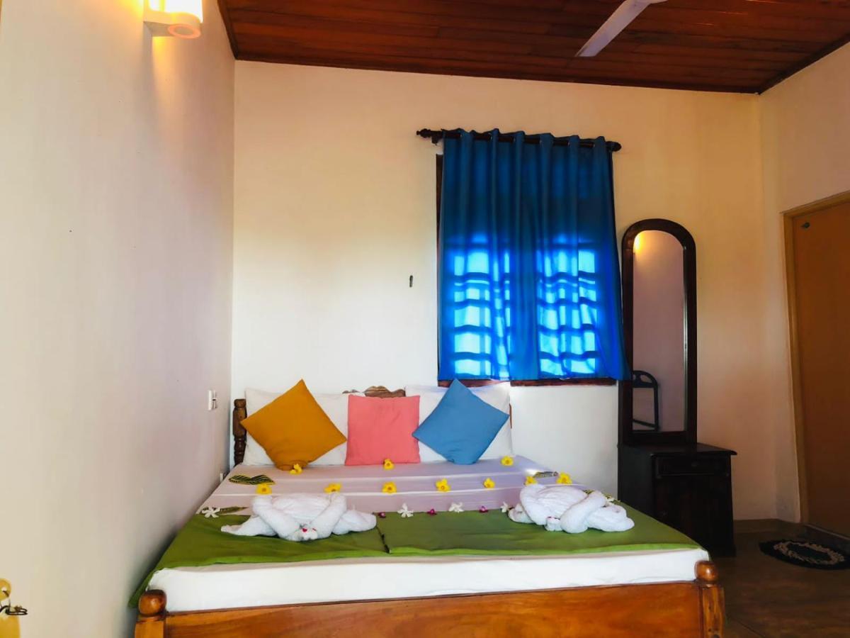 Rock Paradise Beach Hotel & Restaurent タンガラ エクステリア 写真