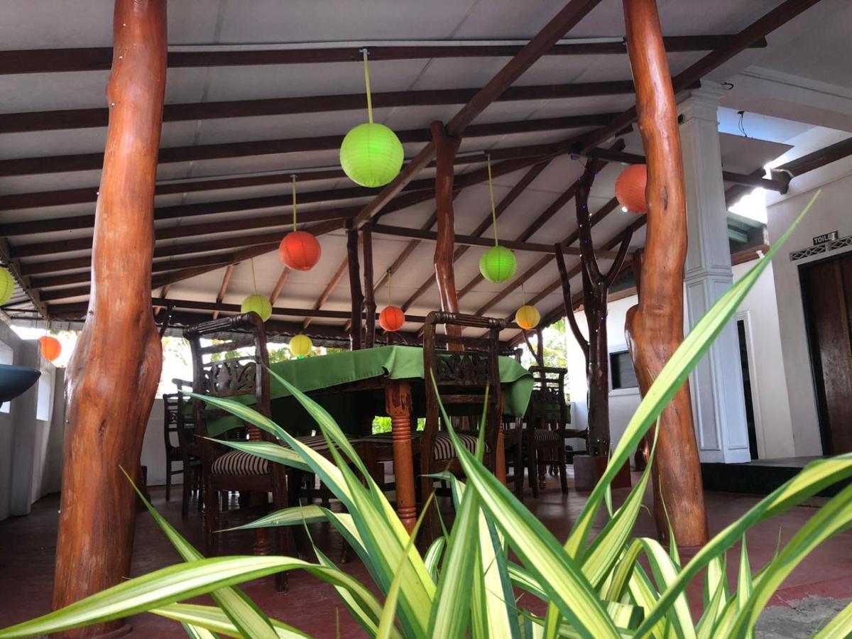 Rock Paradise Beach Hotel & Restaurent タンガラ エクステリア 写真