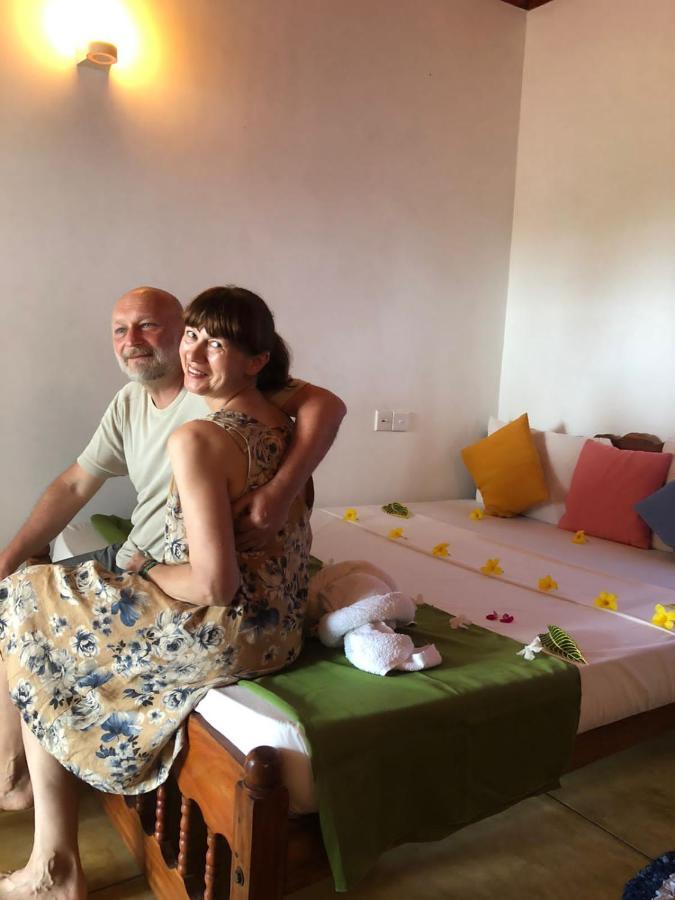 Rock Paradise Beach Hotel & Restaurent タンガラ エクステリア 写真