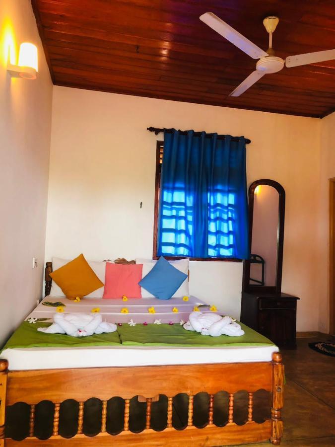 Rock Paradise Beach Hotel & Restaurent タンガラ エクステリア 写真