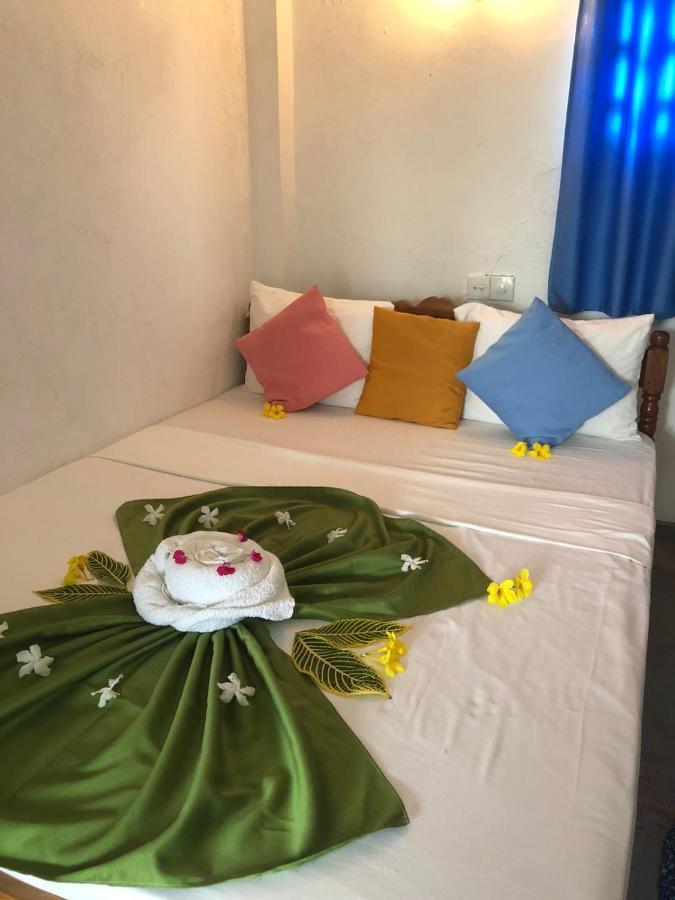 Rock Paradise Beach Hotel & Restaurent タンガラ エクステリア 写真