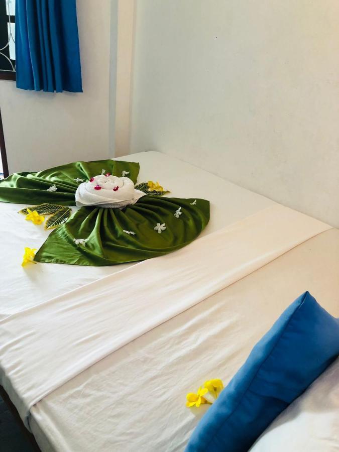 Rock Paradise Beach Hotel & Restaurent タンガラ エクステリア 写真