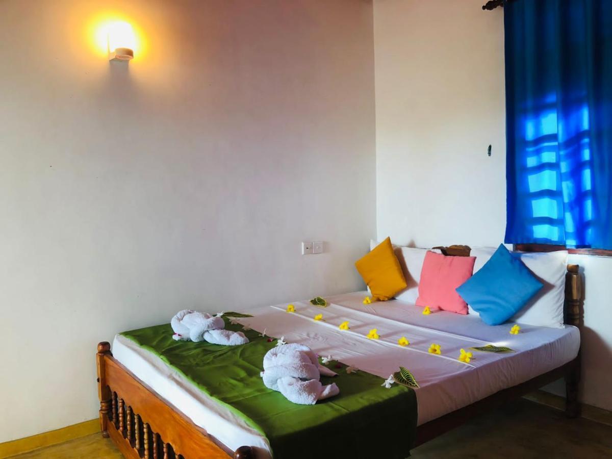 Rock Paradise Beach Hotel & Restaurent タンガラ エクステリア 写真